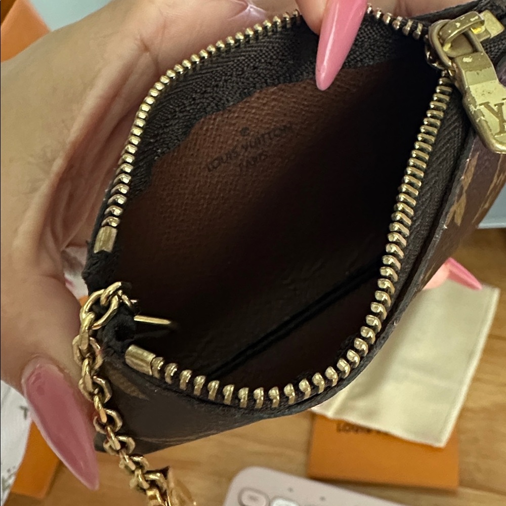 Louis Vuitton Brown Monogram Key Holder - Picture 4 of 6